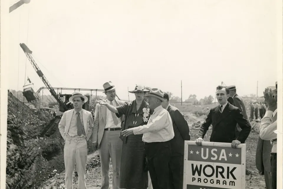 Eleanor Roosevelt talking with a project superintendent in Des Moines, Iowa. June 8, 1936. This project, sponsored by the Works Progress Administration, planned to convert a city dump into a water front park.